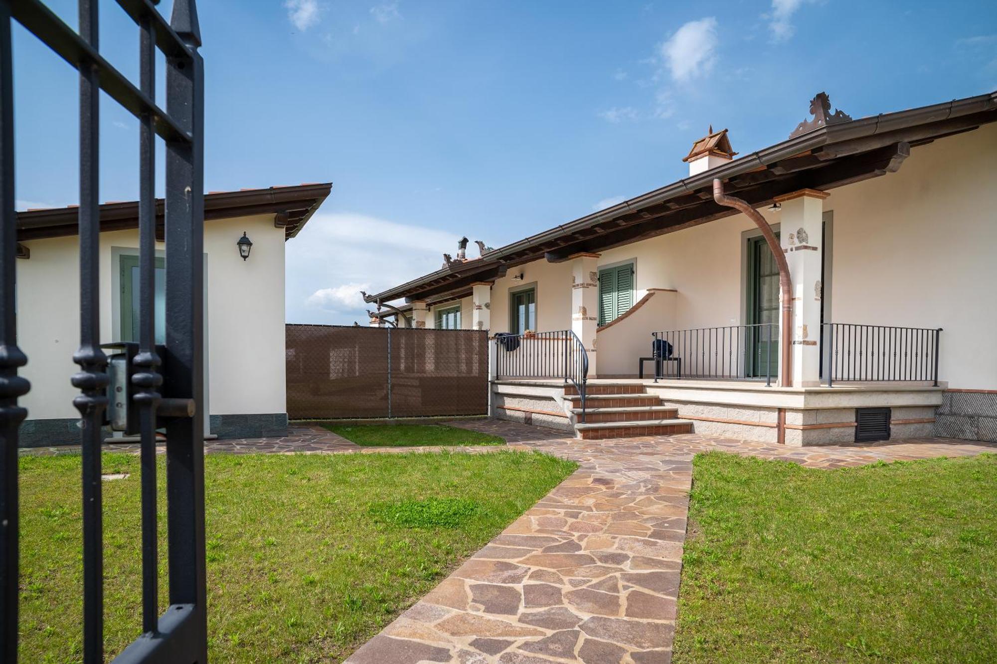 Casa Vacanze Dalla Ci Capezzano Pianore Exterior photo