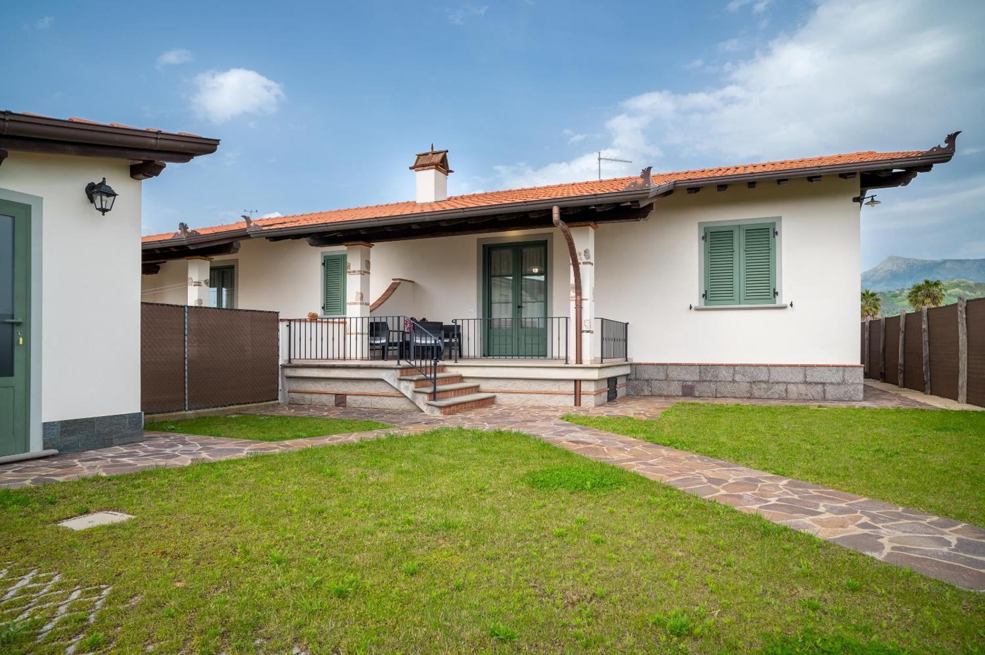 Casa Vacanze Dalla Ci Capezzano Pianore Exterior photo
